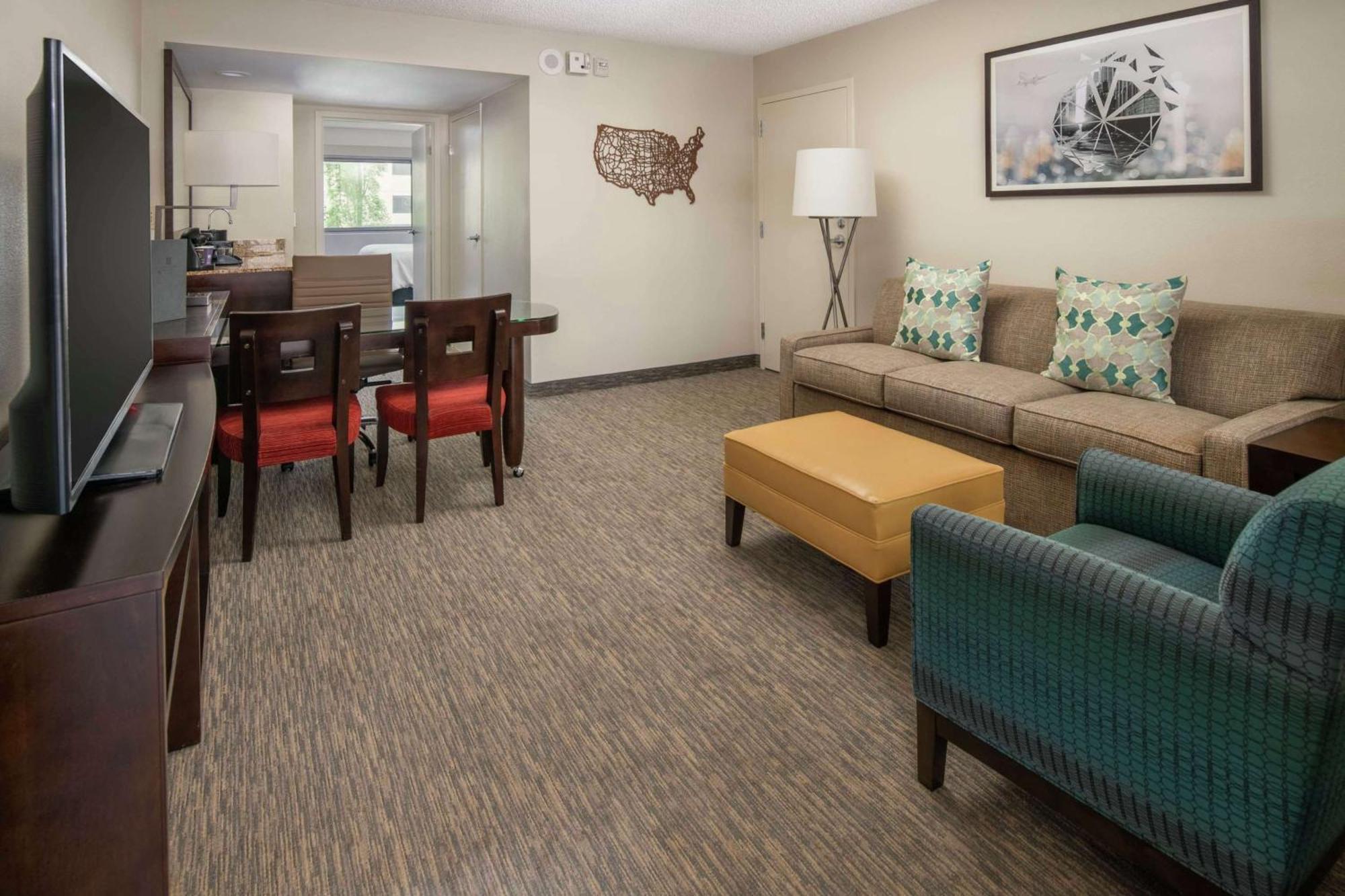 Embassy Suites By Hilton Seattle - Tacoma International Airport Tukwila Bagian luar foto