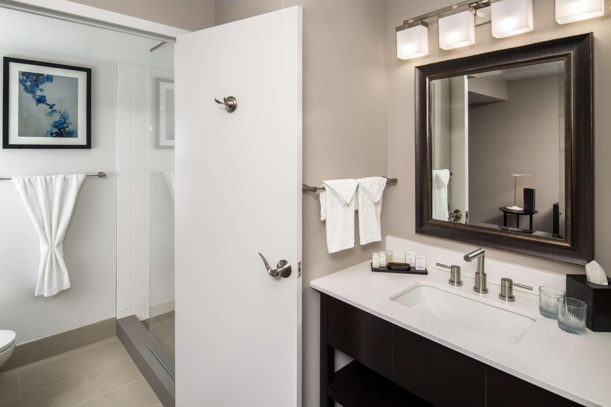 Embassy Suites By Hilton Seattle - Tacoma International Airport Tukwila Bagian luar foto