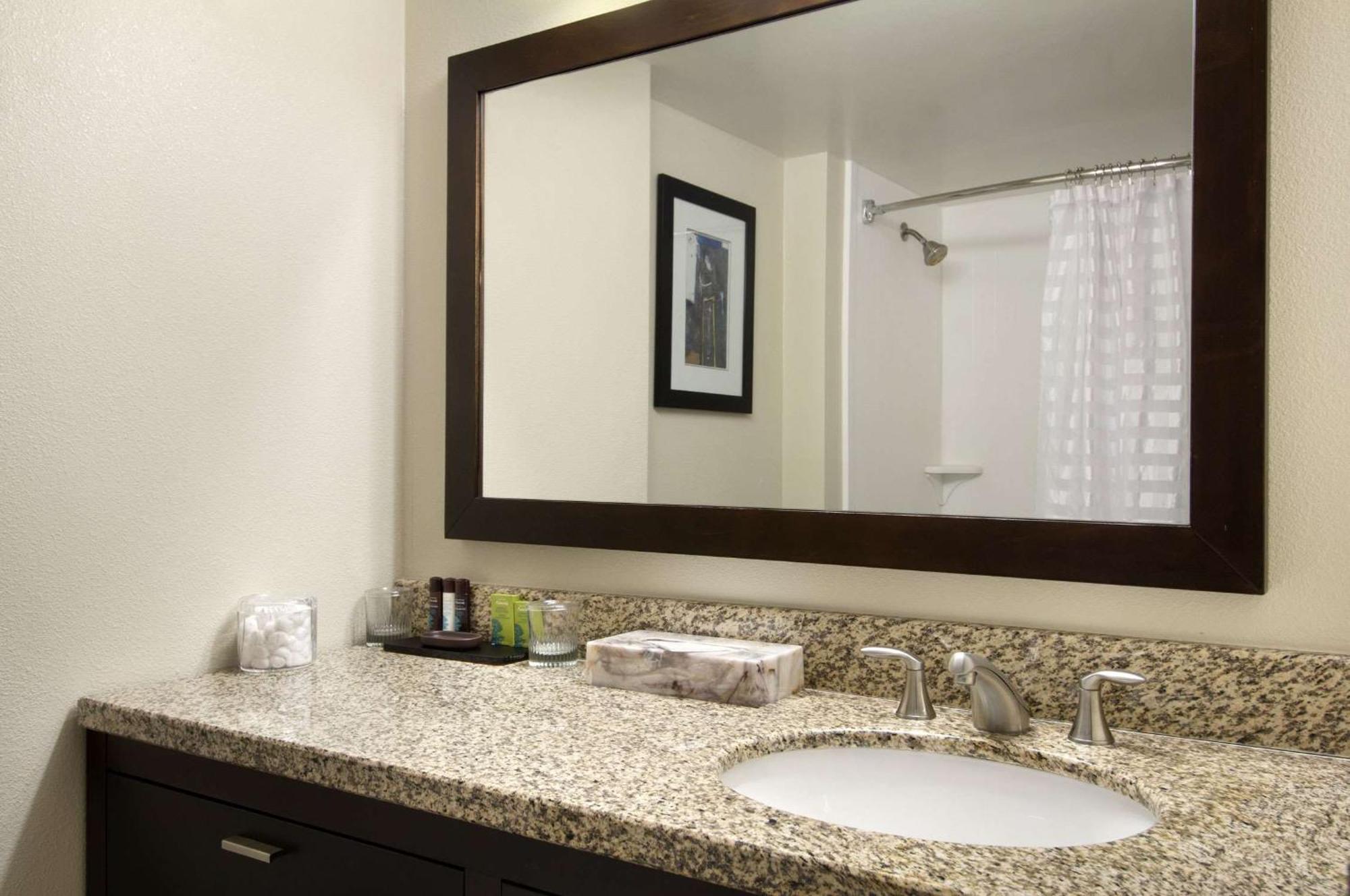 Embassy Suites By Hilton Seattle - Tacoma International Airport Tukwila Bagian luar foto