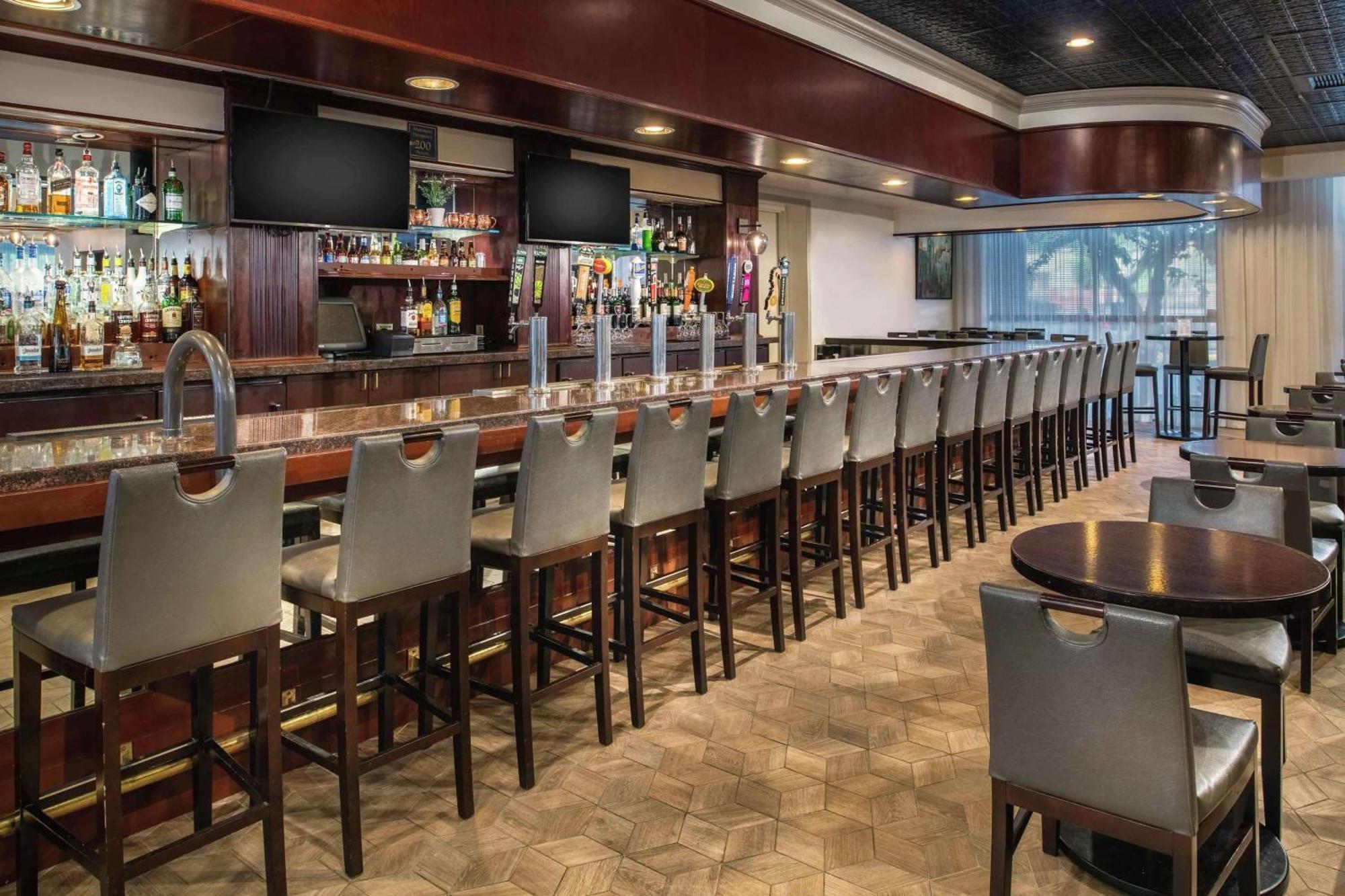 Embassy Suites By Hilton Seattle - Tacoma International Airport Tukwila Bagian luar foto